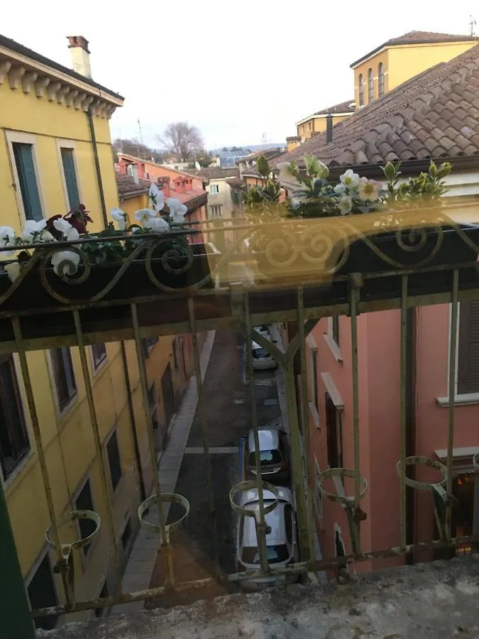 Arela Apartment Verona 0*,